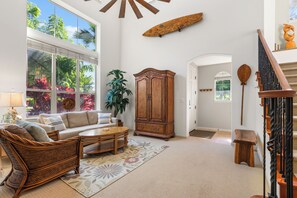 スマートテレビ、書庫、PC モニター