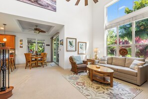 スマートテレビ、書庫、PC モニター