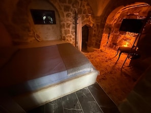 Economy Room, City View | Desk, laptop workspace, free WiFi