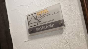 Segnaletica per GIPFEL Stimmer, che indica un campo base.