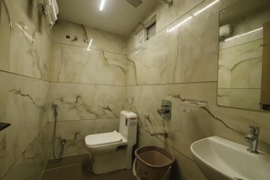 Family Room | Bathroom | Shower, towels, soap, toilet paper