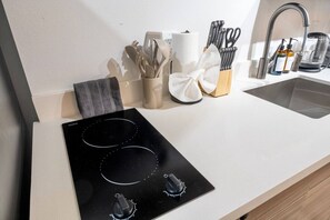 Fridge, microwave, stovetop, coffee/tea maker