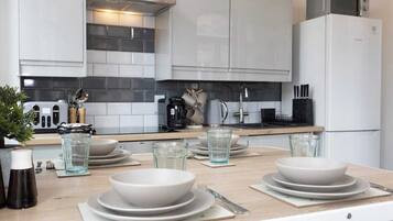 Fridge, microwave, oven, stovetop