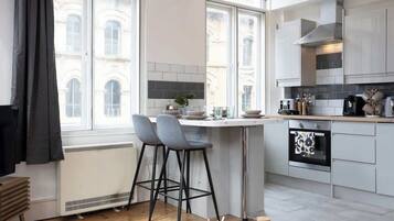 Fridge, microwave, oven, stovetop