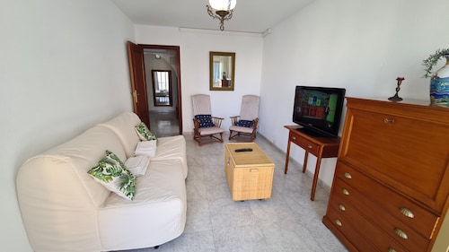 City Apartment With Pool Access