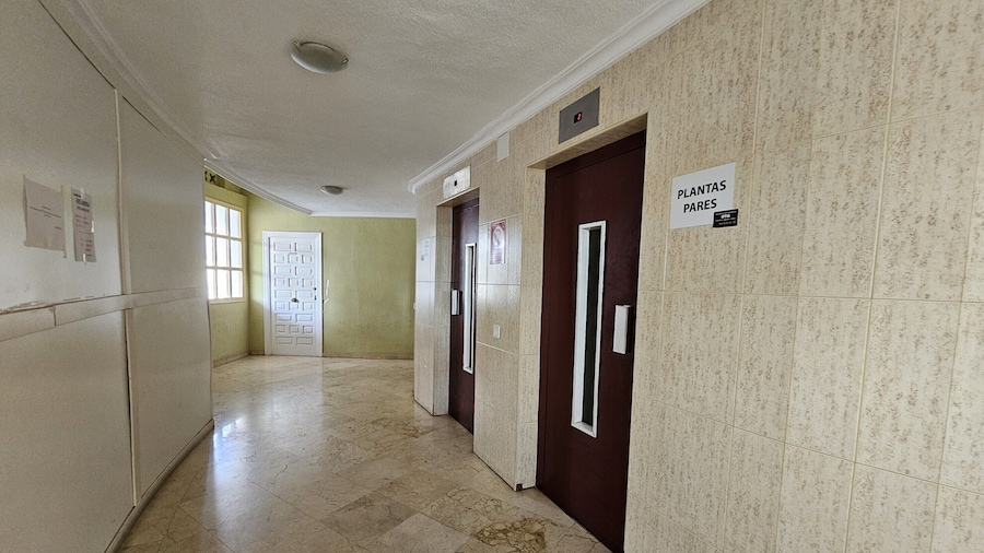 City Apartment With Pool Access