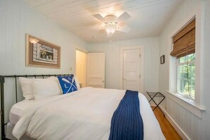 2 bedrooms, iron/ironing board, Internet, bed sheets - Wish Upon the Mtn:  Lake Lure + Hot Tub + Views! (Lake Lure)