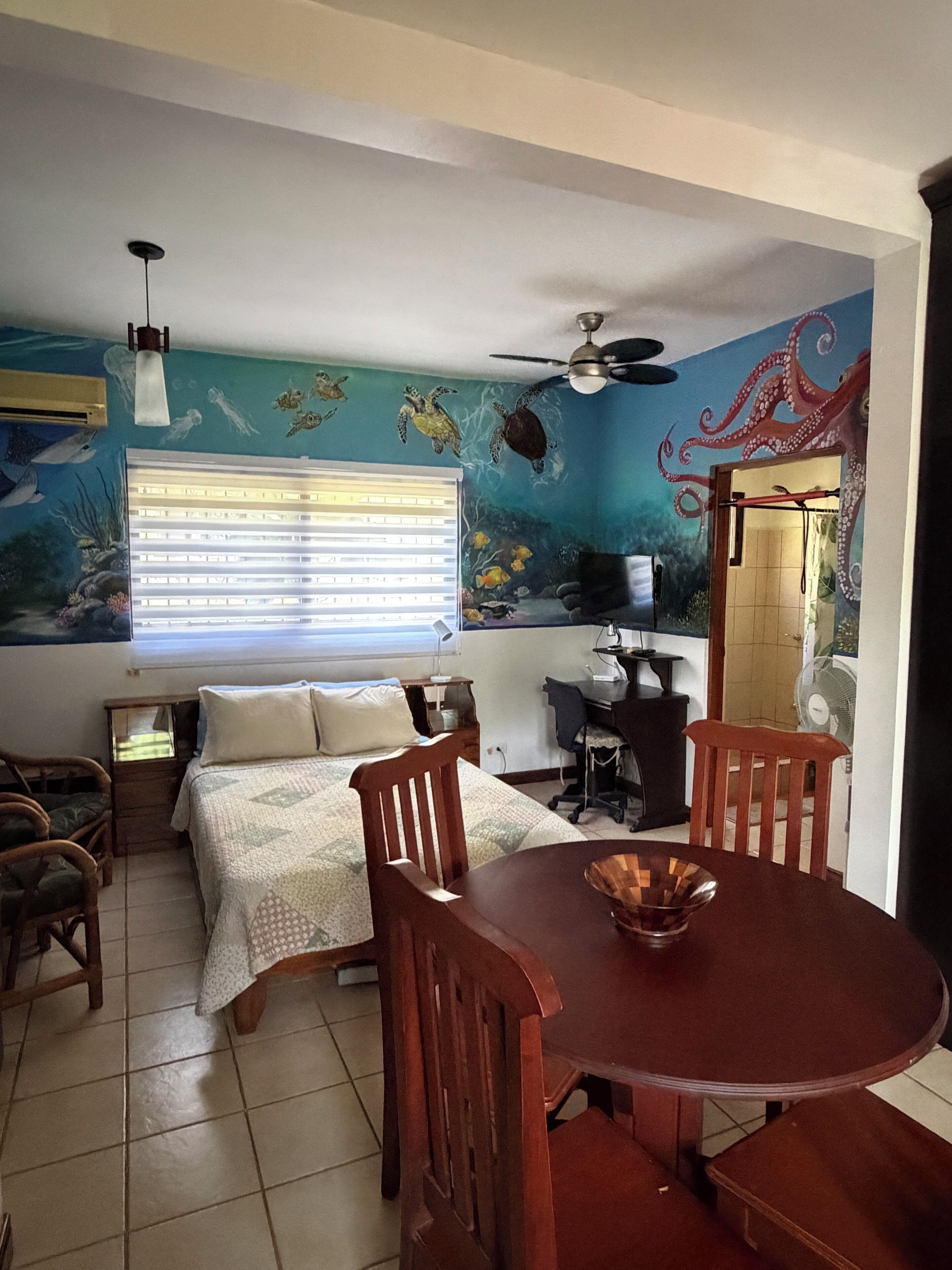 Bureau, Wi-Fi gratuit, draps fournis