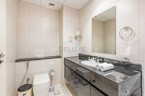 Ducha, secador de pelo, bidet, toallas