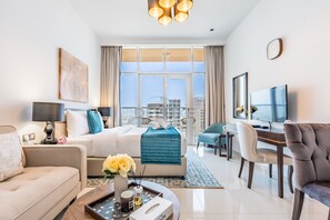 TV - Studio with Pool View, Near to Parks and Circle Mall (Dubai)