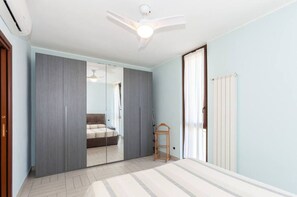 1 bedroom, desk, iron/ironing board, free WiFi - Villa luminosa con balcone e jacuzzi, zona Milano (Cesate)