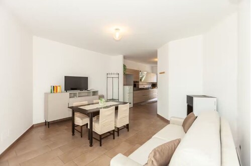 Villa luminosa con balcone e jacuzzi, zona Milano