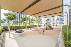 Children’s area - Partial Sea Views with Private Beach Access, Close to Marina (Dubai)