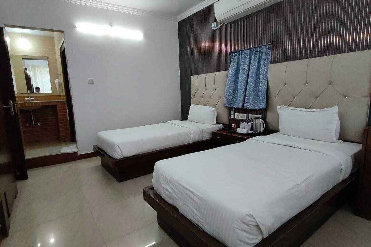 Phòng đôi hoặc 2 giường đơn Deluxe, quang cảnh thành phố | Bàn, truy cập Internet không dây miễn phí 