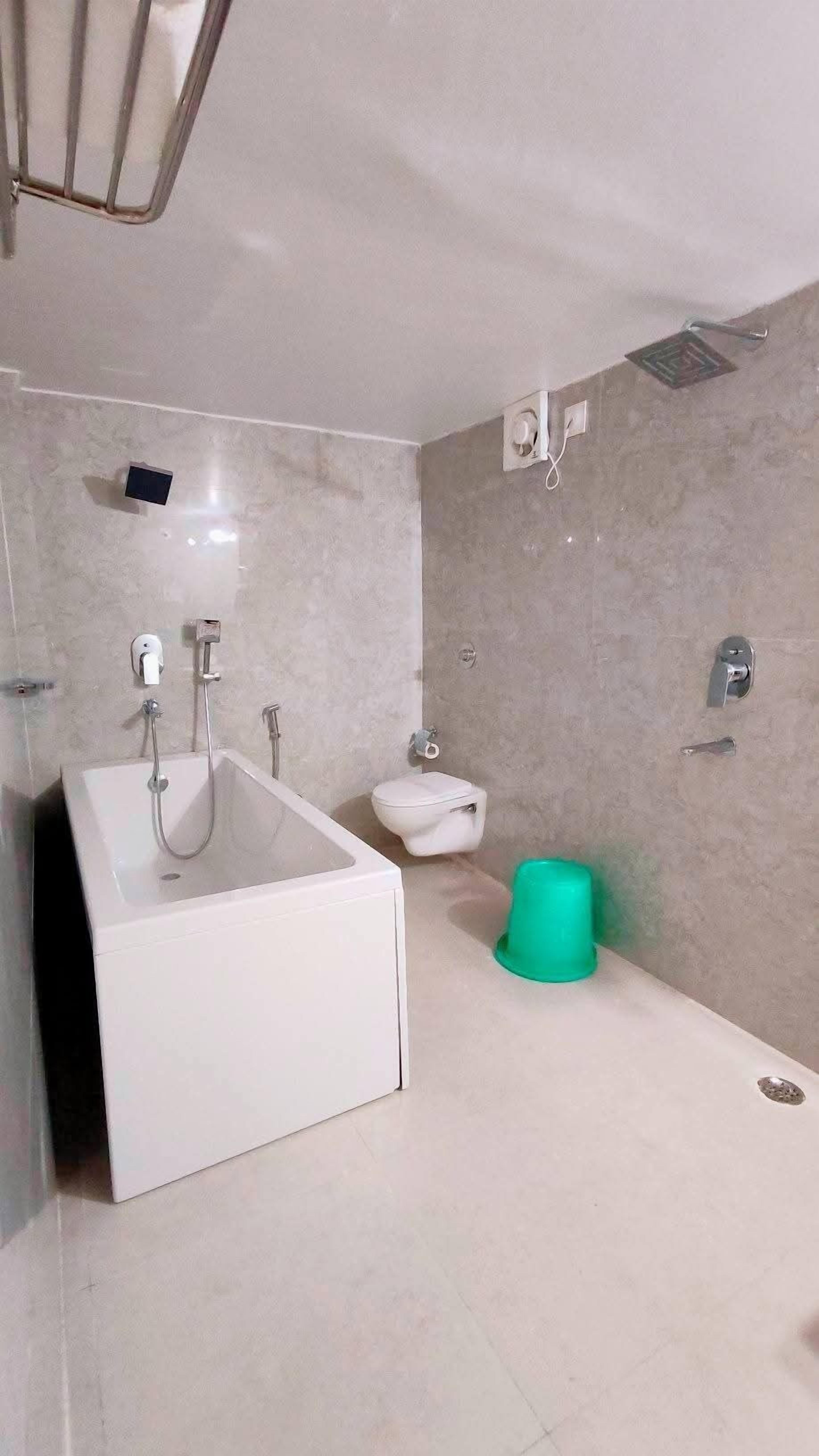 Deluxe Double or Twin Room, City View | Bathroom | Shower, towels, soap, shampoo