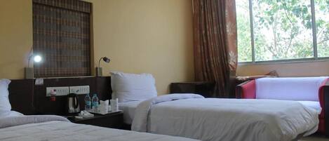 Deluxe Double or Twin Room, City View | Desk, free WiFi