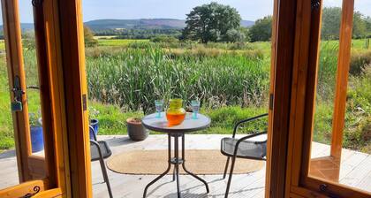 Cosy apartment in beautiful rural Aberdeenshire, convenient for shire and city.