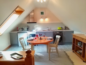 Fridge, microwave, oven, stovetop - Cosy apartment in beautiful rural Aberdeenshire, convenient for shire and city. (Sauchen)