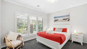 4 bedrooms, WiFi, bed sheets