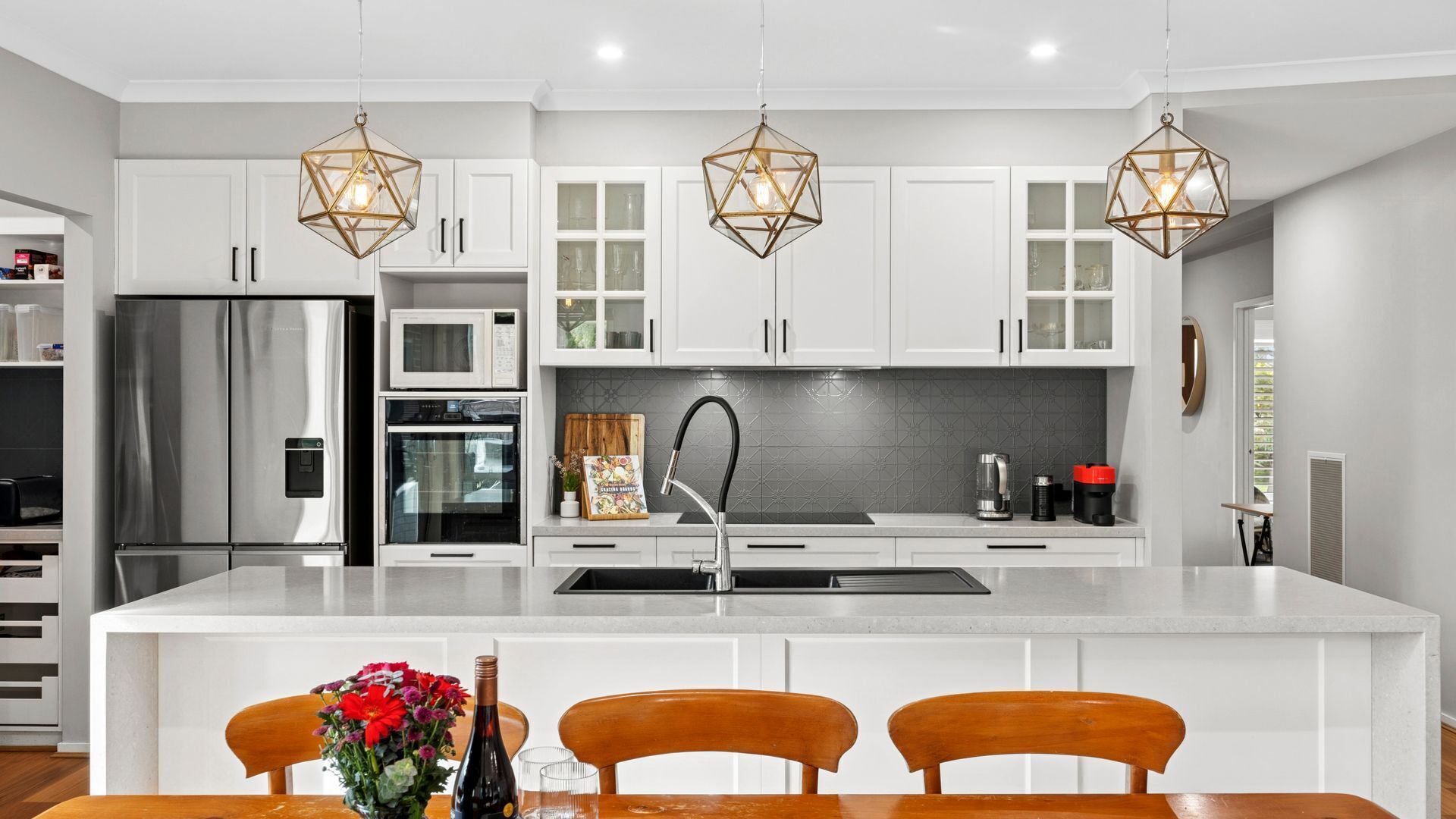 Fridge, oven, stovetop, dishwasher