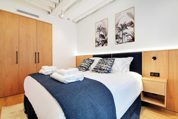 Apartment | 2 bedrooms, laptop workspace, iron/ironing board, bed sheets