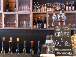 Apartment | Bar (on property)