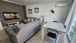Apartment | Dining