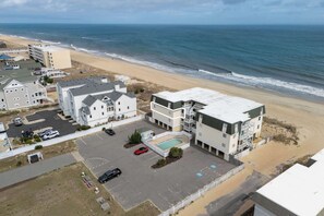 Unclassified image, 4 of 33, button