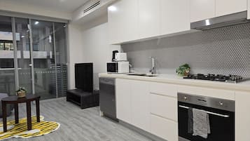 Fridge, microwave, oven, stovetop