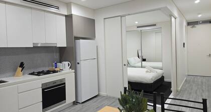 Camperdown one 08 Close to bus stop & SYD CBD easy