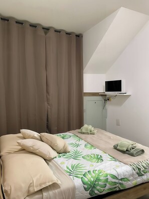 1 bedroom, WiFi, bed sheets - Sara's House, comfort and privacy a stone's throw from Bergamo (Zanica)