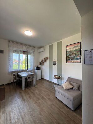 TV - Sara's House, comfort and privacy a stone's throw from Bergamo (Zanica)