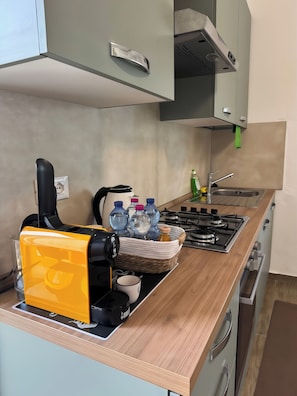 Micro-ondes, four, plaque de cuisson, lave-vaisselle