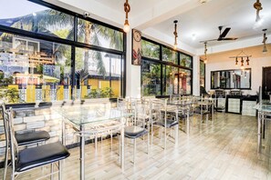 House | Dining - Collection O Morjim Beach (Morjim)