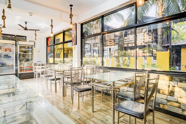 House | Dining - Collection O Morjim Beach (Morjim)