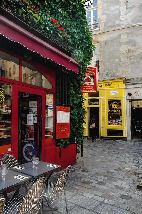 Apartment | Outdoor dining