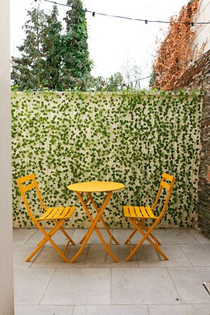 Outdoor dining - Fully renovated studio just steps from Angers University Hospital (Angers)
