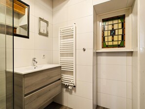 Apartment | Bathroom - Appartement Boerderij Near Beach (Schagen)