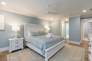 3 bedrooms, desk, iron/ironing board, free WiFi