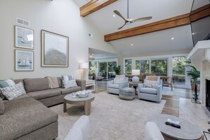 Smart TV, fireplace - 28 Gunnery Lane – Sea Pines Retreat with Private Pool & Spa Pet Friendly (Hilton Head Island)