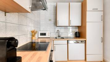 Kühlschrank, Mikrowelle, Ofen, Geschirrspüler