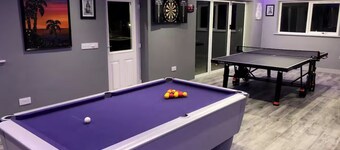 Open Plan Studio Apartment with Fantastic Games Room