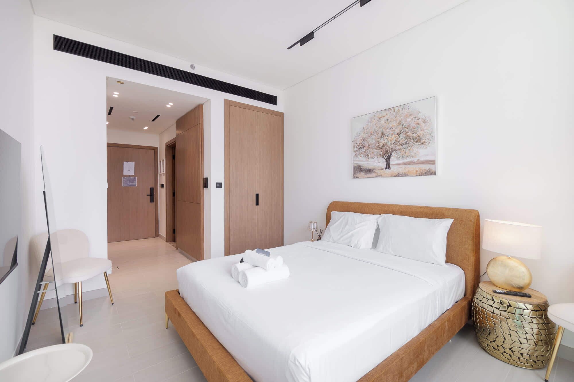 Iron/ironing board, WiFi, bed sheets