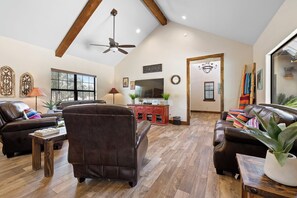 Smart TV - El Ranchito (Golf Included): 4  BR, 4.5  BA House in Concan, Sleeps 20 (Concan)