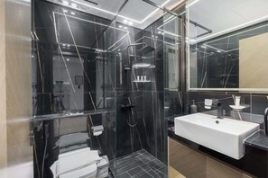 Shower, hair dryer, towels