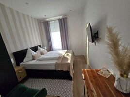 Standard Double Room | Desk, laptop workspace, free WiFi