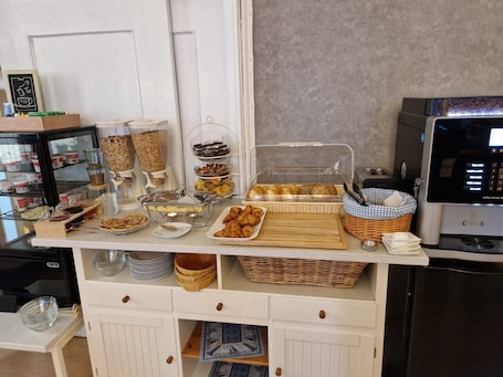 Desayuno buffet diario (EUR 15 por persona)