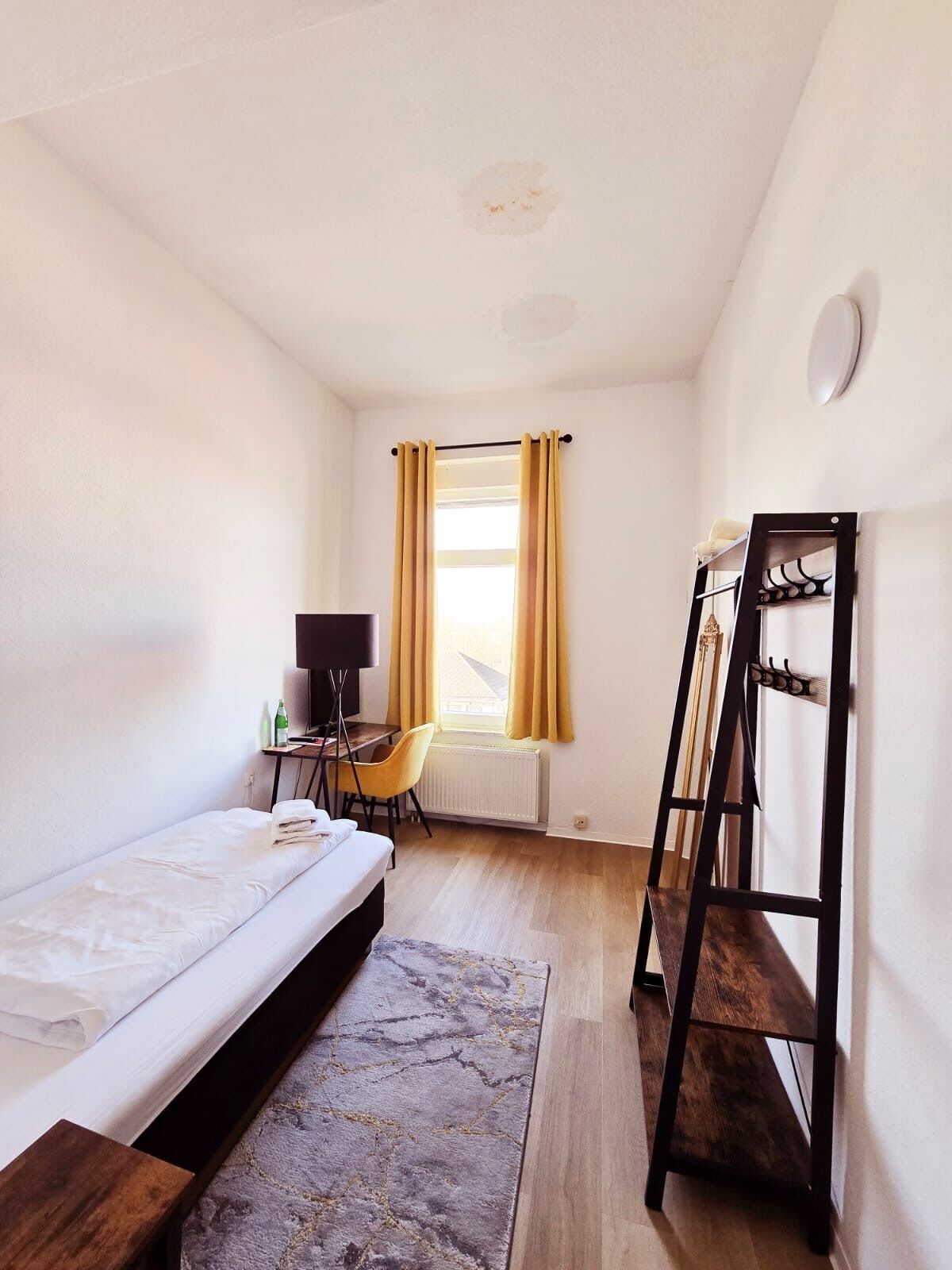 Standaard eenpersoonskamer | Een bureau, een laptopwerkplek, gratis wifi