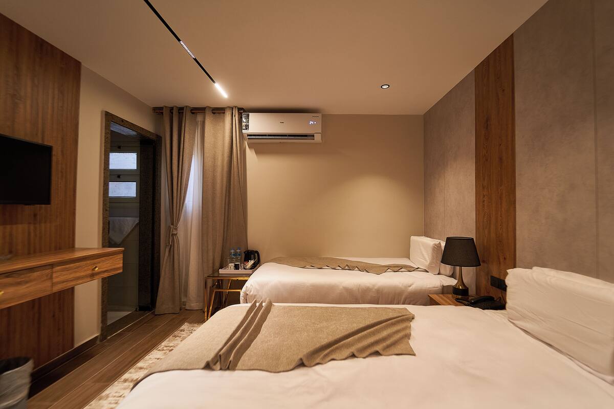 Standard Twin Room | In-room safe, free WiFi