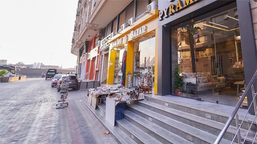 New Gold's Pyramids Hotel